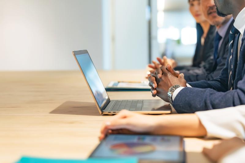 Gold Slides 1% in a Day: Rate Outlook Turns Restrictive — Is Gold Losing Momentum?