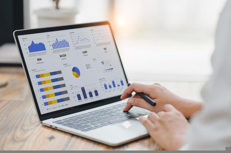 TCS (NSE:TCS) Leads IT Sentiment Shift as Technology Stocks Find Support