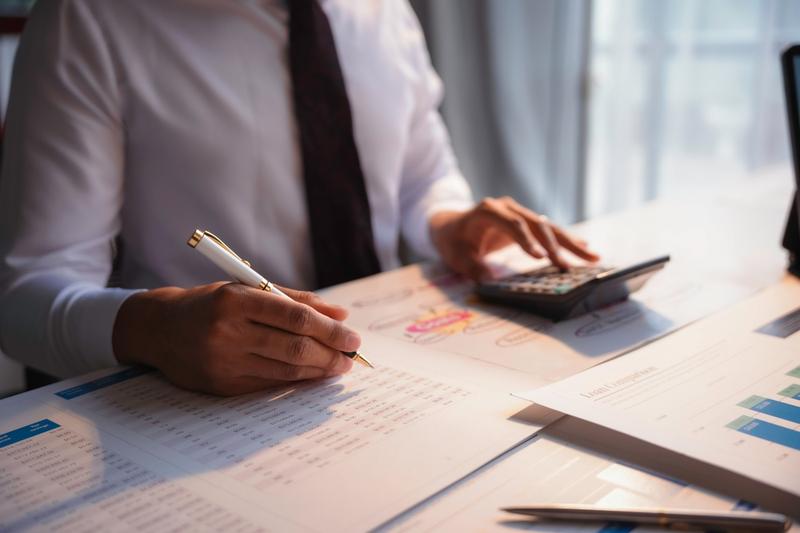 Why Shriram Finance Shares Are Trading Under Pressure Despite Long-Term Growth Potential