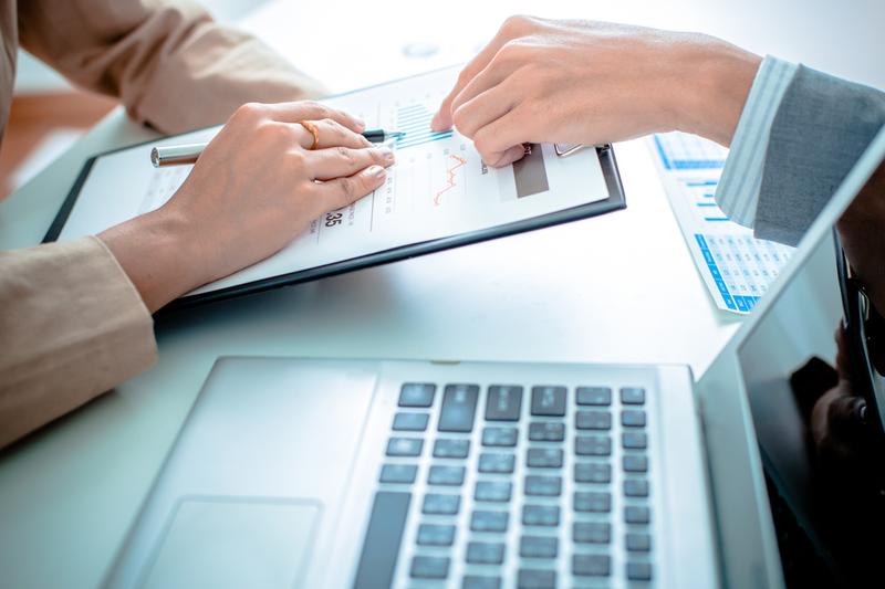Infosys (NSE:INFY) Deal Wins and Client Spending Trends Shape IT Sector Focus