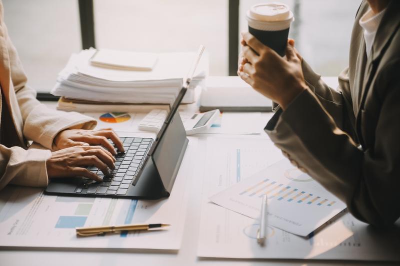 Uttam Sugar Mills (NSE:UTTAMSUGAR) Gains 6.81% After Rebound From Key Moving Average