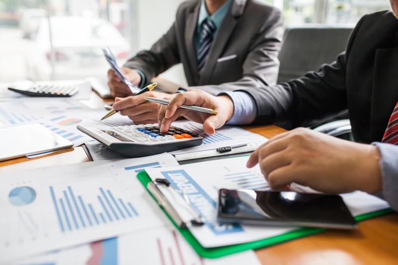 Blue-Chip Heavyweights Shape Market Direction as Financials and IT Diverge