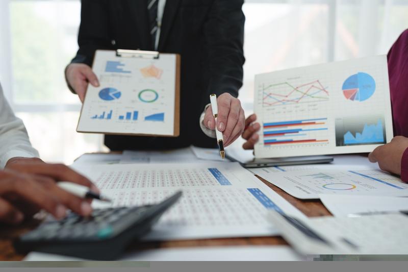 IndiGo (NSE:INDIGO) Share Price Stays Within 52-Week Range as Valuation Remains in Focus