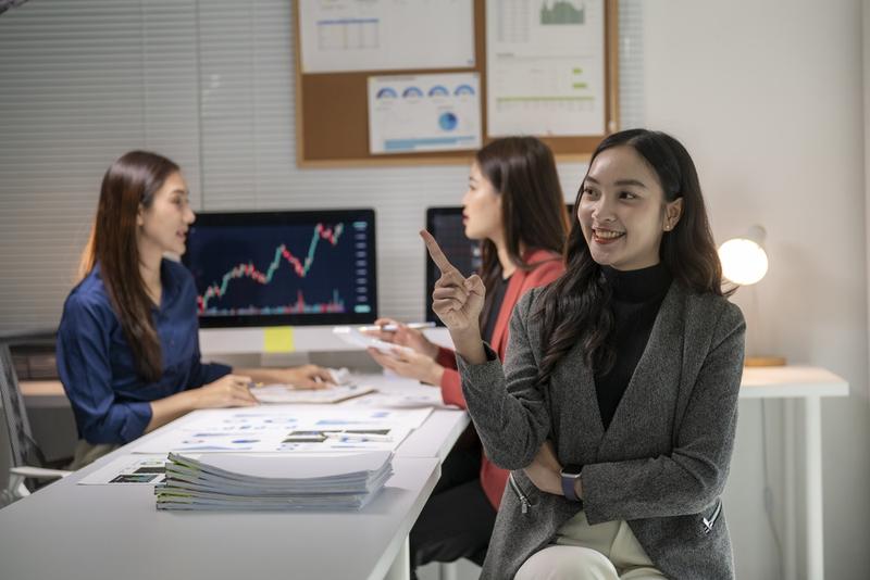 HCLTech (NSE:HCLTECH) and Wipro (NSE:WIPRO) Face Sector Pressure as IT Index Declines