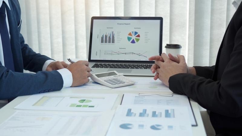 Tata Motors (NSE:TATAMOTORS) Valuation Focus Emerges as Auto Sector Margins Remain Under Observation