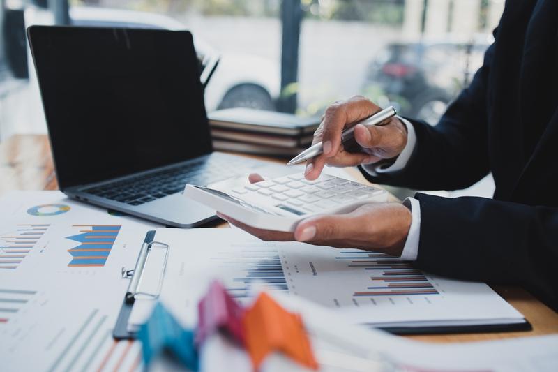 Growth Investing vs Value Investing: Which Strategy Can Help You Build Wealth More Effectively?