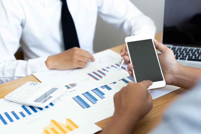 Why Are Avenue Supermarts (NSE: DMART) Shares Falling Today? Q1 Earnings and Quick Commerce Competition Weigh on Sentiment
