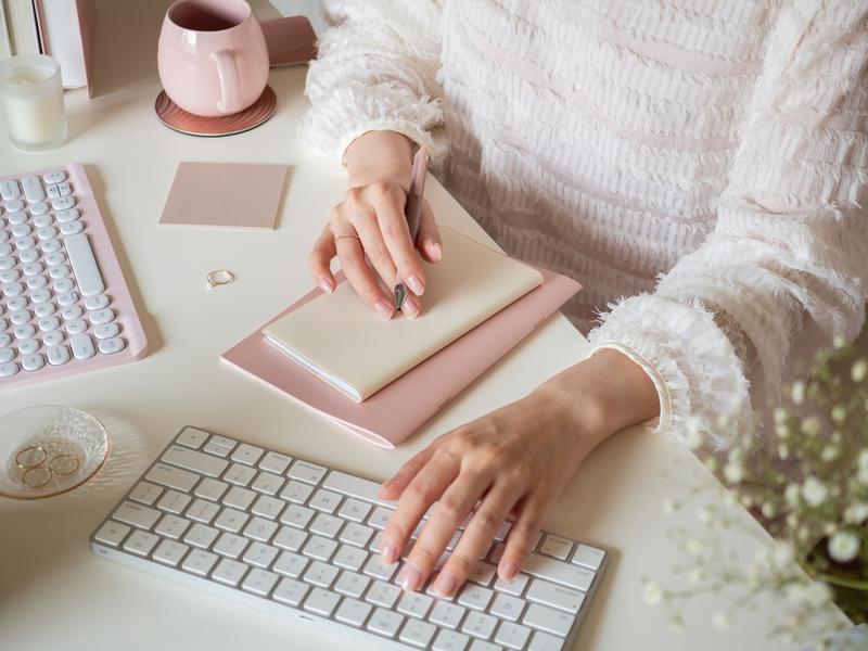 Lux Industries Ltd (NSE: LUXIND) slides over 6% after sharp rally—profit booking or trend fatigue kicking in?